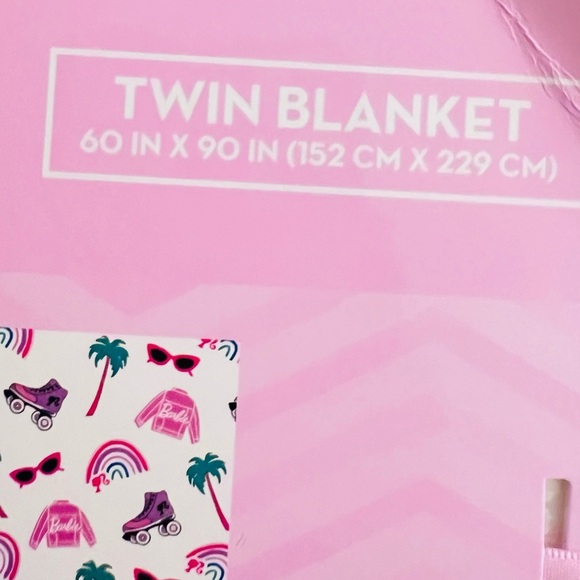 Barbie Blanket Twin - Picture 4 of 4